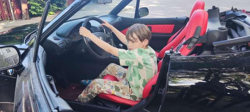 Χρειάζομαι κάποιον που μπορεί να περπατήσει μαζί μου τη νύχτα καθώς είμαι μεγάλος.